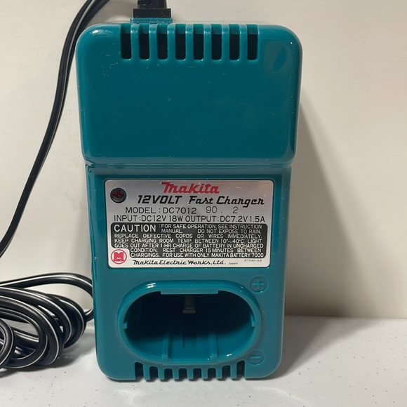 Makita Fast Charger Model DC7012. Connects to car port - Picture 2 of 5